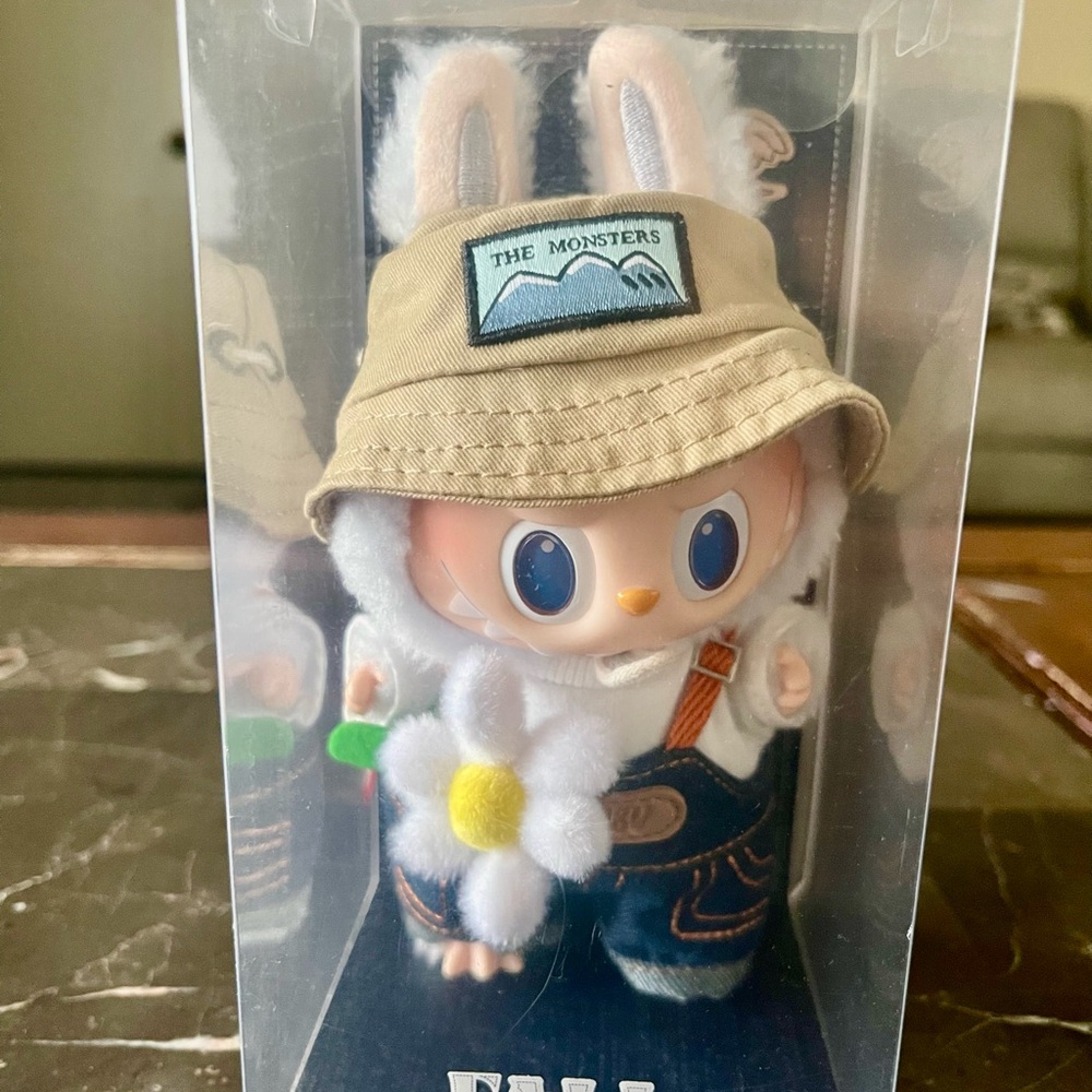 AUTHENTIC THE MONSTERS FALL IN WILD SERIES-Vinyl
Plush Doll Pendant